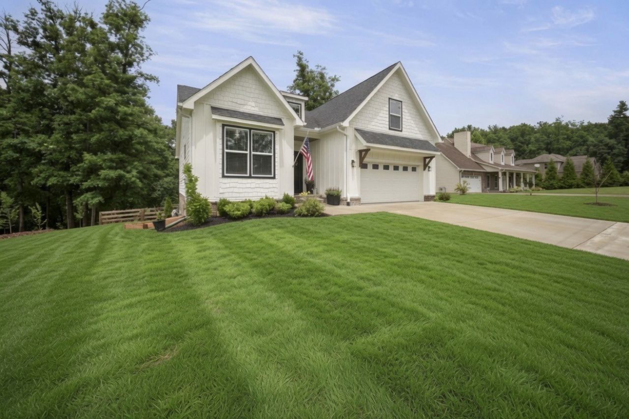 212 Cherokee Dr, White Bluff, TN 37187 Main Photo