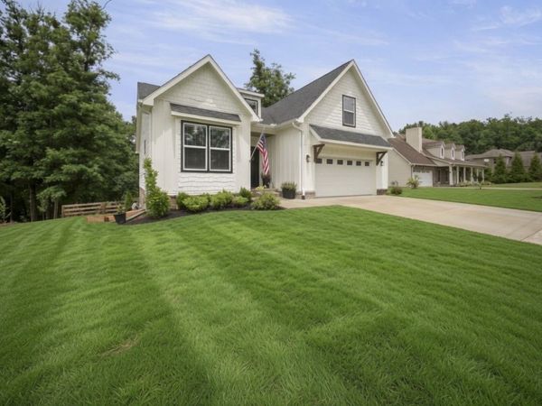 212 Cherokee Dr, White Bluff, TN 37187