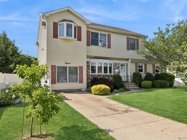 15 Willard Avenue , Farmingdale, NY 11735