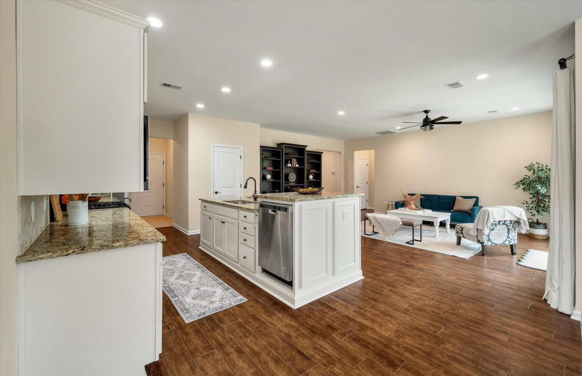 521 Tranquil Waters Way Photo 14