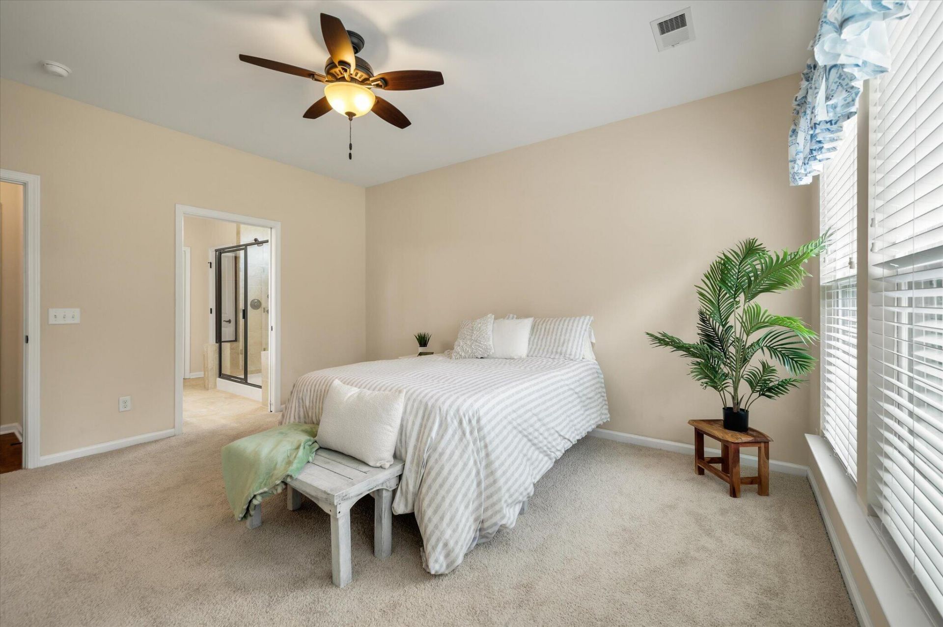 521 Tranquil Waters Way Photo 18