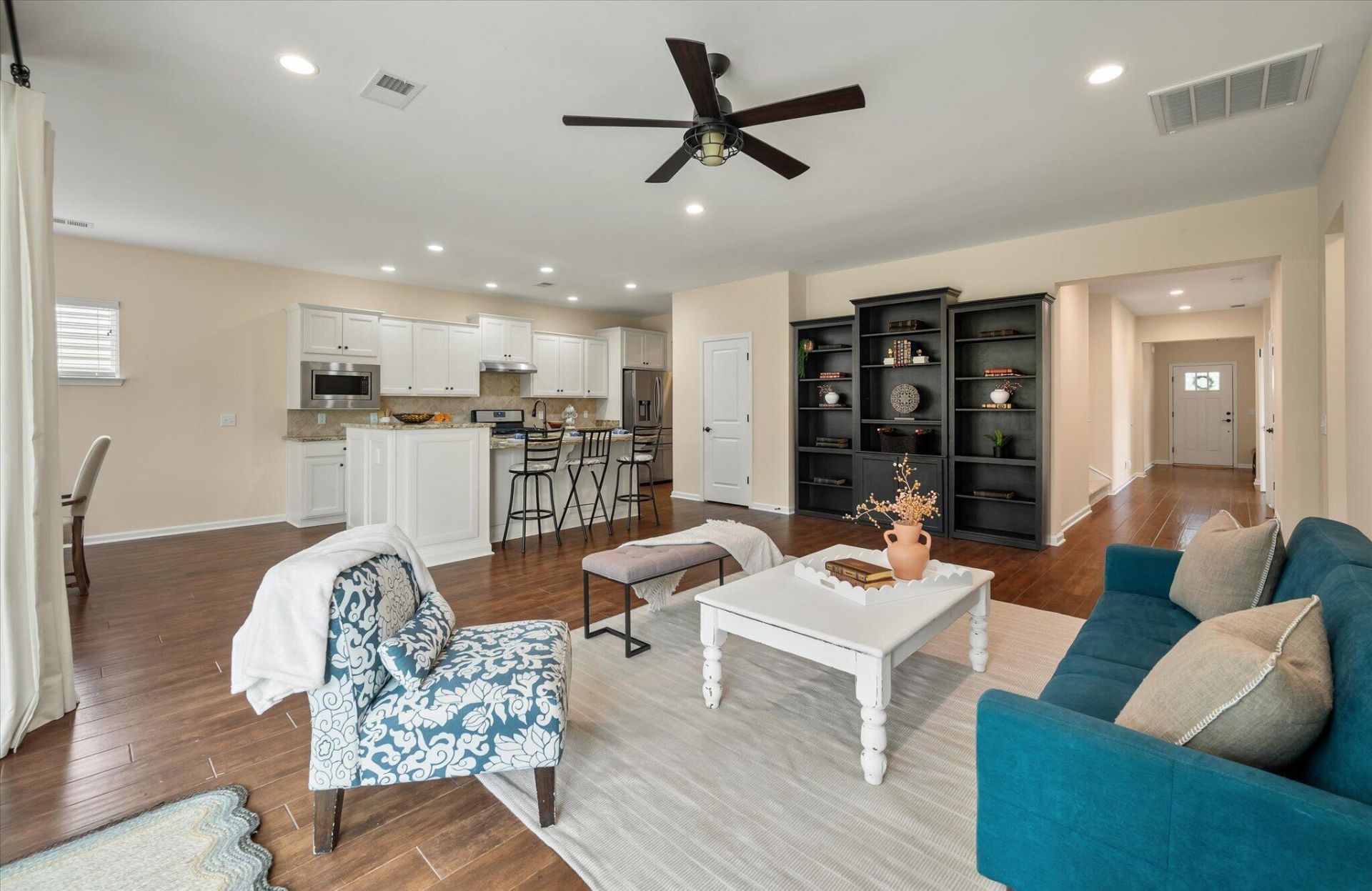 521 Tranquil Waters Way Photo 5