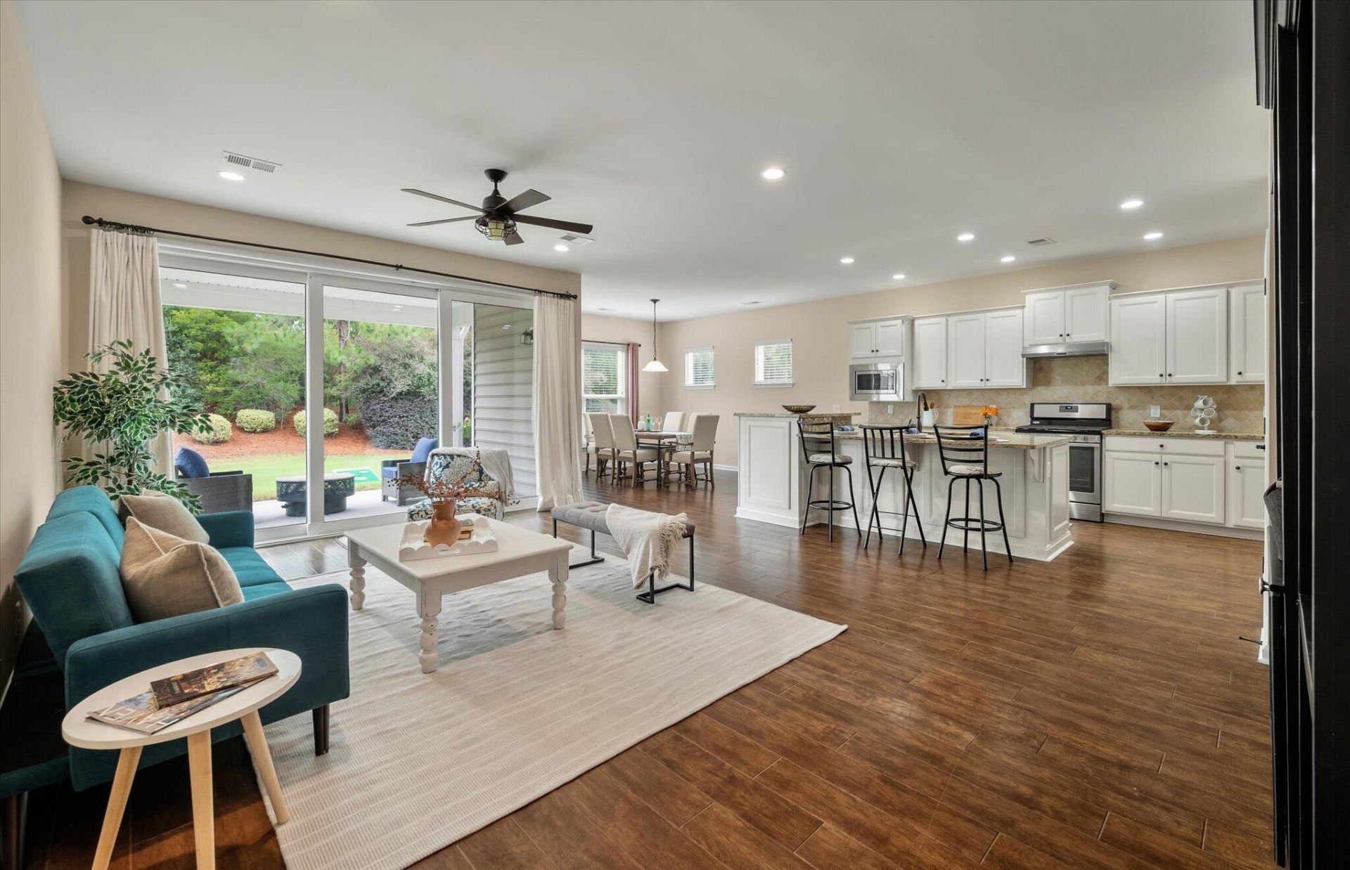 521 Tranquil Waters Way Photo 6