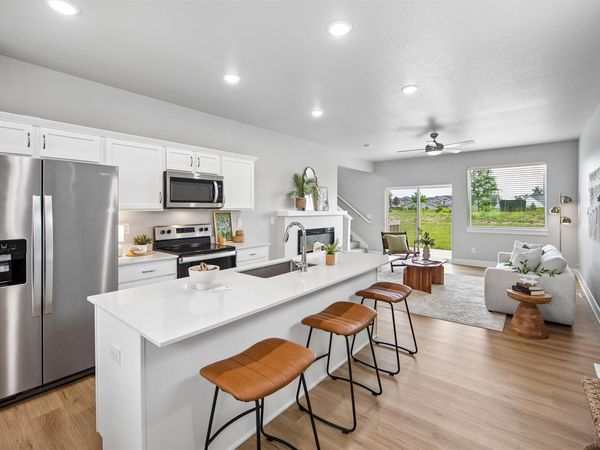 15215 Deerview Drive, Urbandale, IA 50323