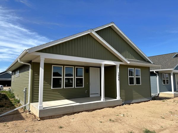 1058 Happy Ln, Sheboygan Falls, WI 53085