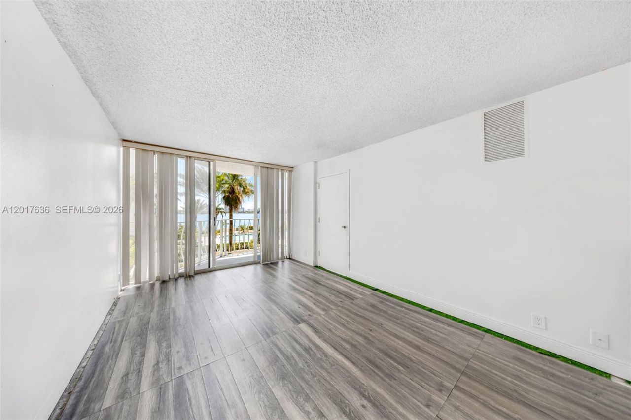 7601 E Treasure Dr , Unit 609, North Bay Village, FL 33141 Photo