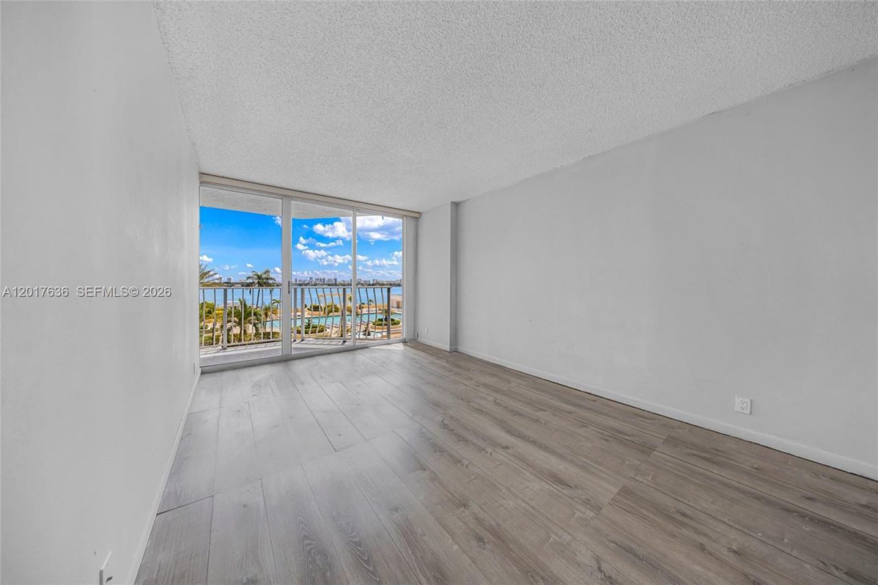 7601 E Treasure Dr , Unit 609, North Bay Village, FL 33141 Photo