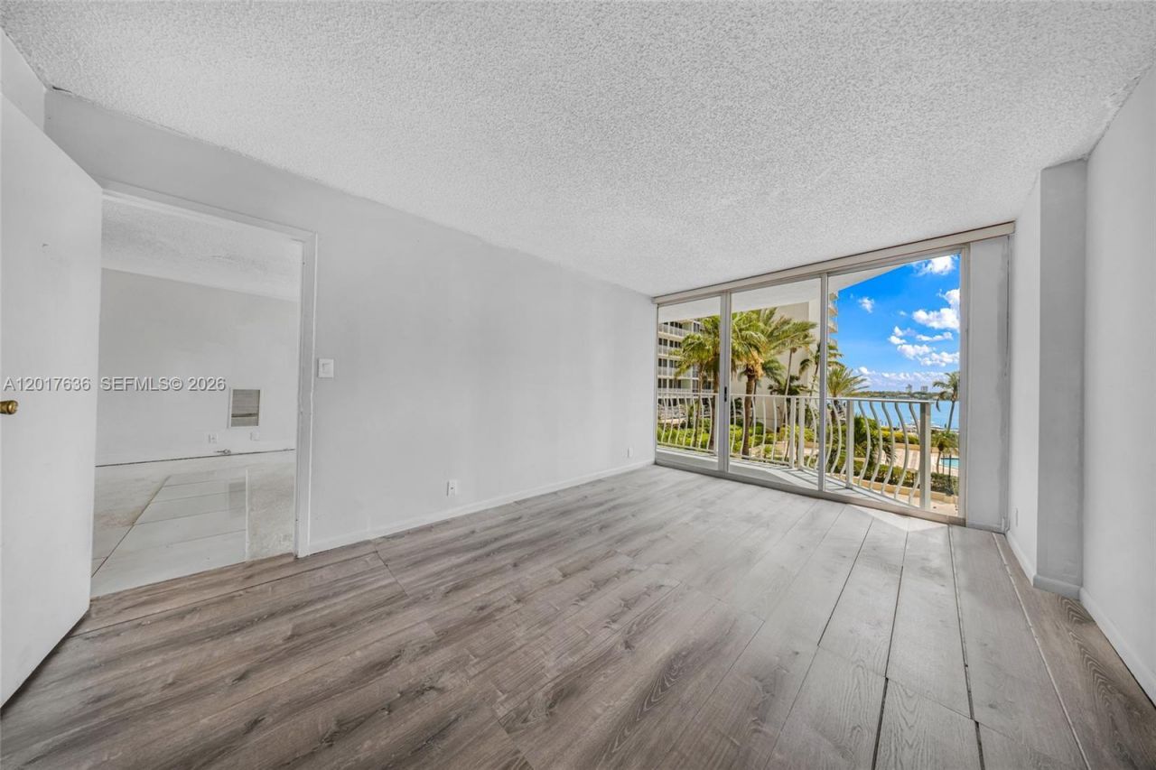7601 E Treasure Dr , Unit 609, North Bay Village, FL 33141 Photo