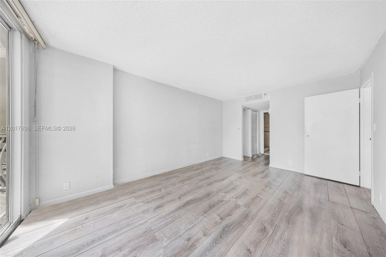 7601 E Treasure Dr , Unit 609, North Bay Village, FL 33141 Photo