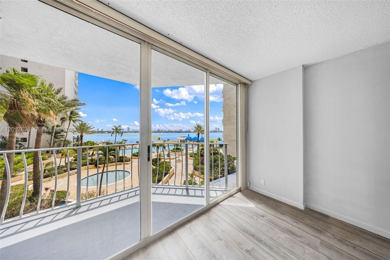 7601 E Treasure Dr , Unit 609, North Bay Village, FL 33141 Photo