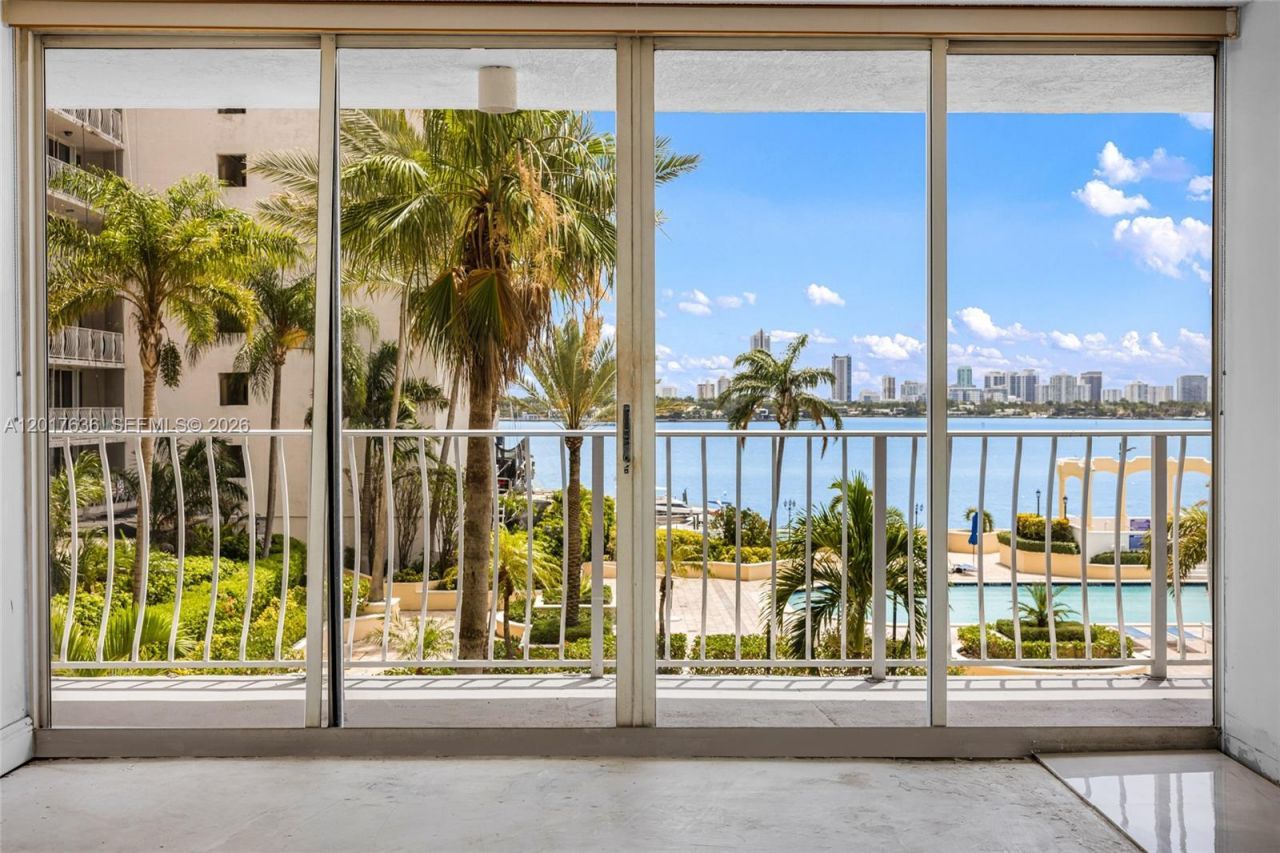 7601 E Treasure Dr , Unit 609, North Bay Village, FL 33141 Photo