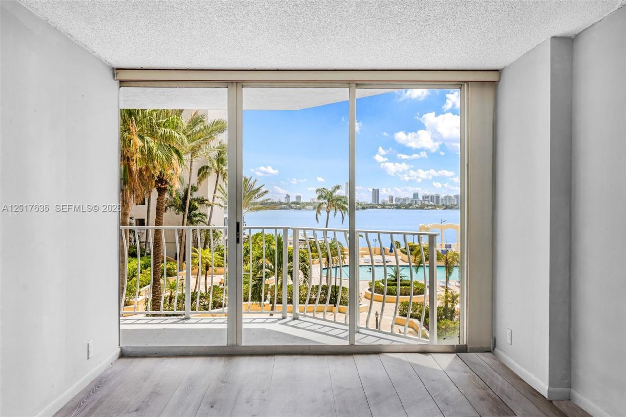 7601 E Treasure Dr , Unit 609, North Bay Village, FL 33141 Photo