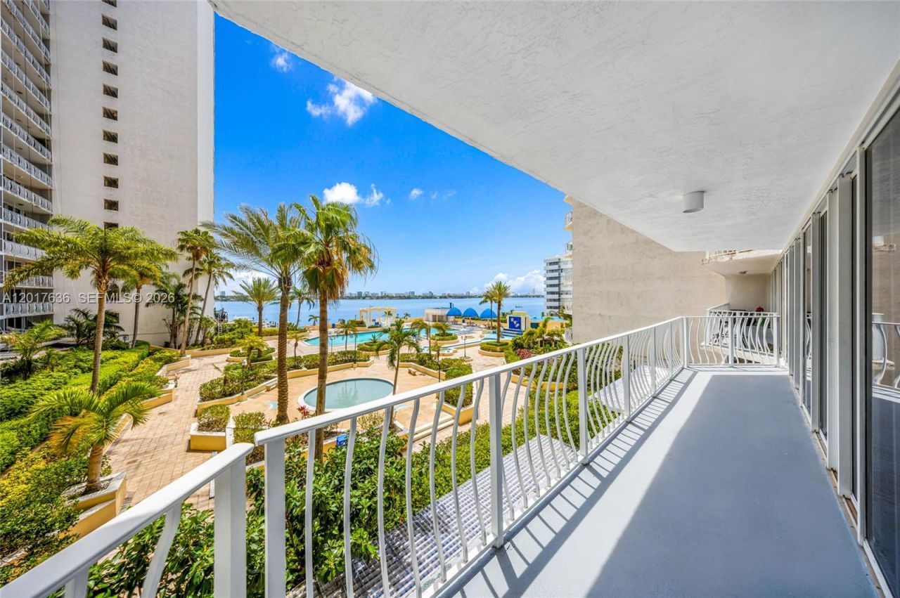 7601 E Treasure Dr , Unit 609, North Bay Village, FL 33141 Photo