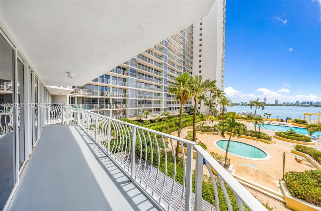 7601 E Treasure Dr , Unit 609, North Bay Village, FL 33141 Photo