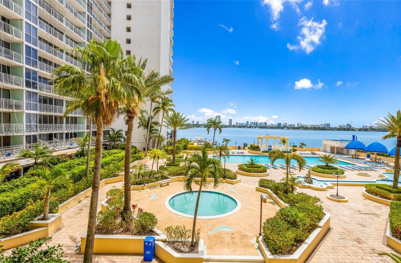 7601 E Treasure Dr , Unit 609, North Bay Village, FL 33141 Photo