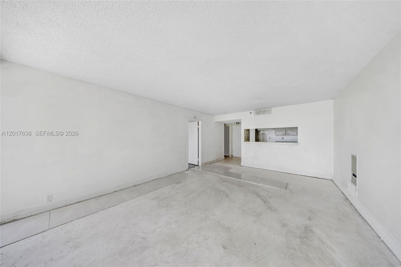 7601 E Treasure Dr , Unit 609, North Bay Village, FL 33141 Photo