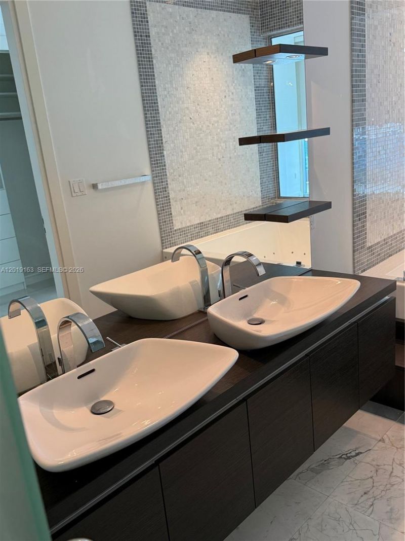 200 Biscayne Boulevard Way , Unit 4904, Miami, FL 33131 Photo