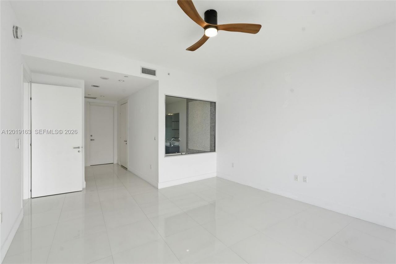 200 Biscayne Boulevard Way , Unit 4904, Miami, FL 33131 Photo