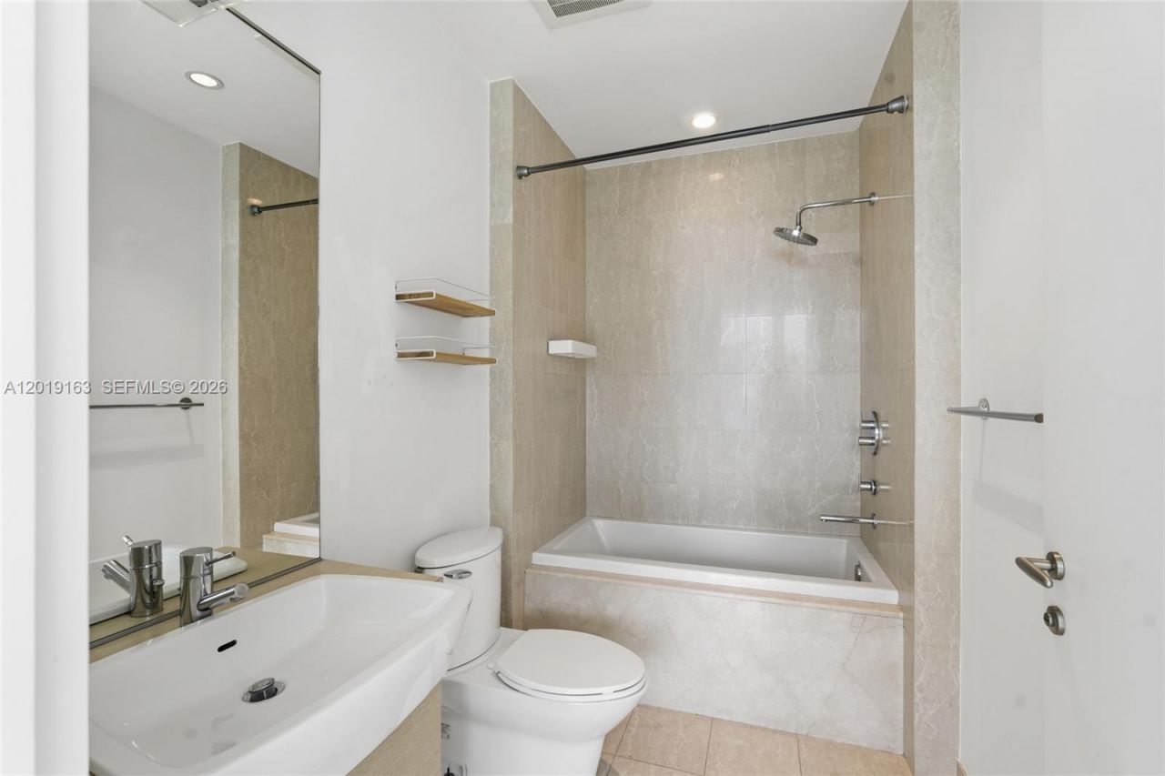 200 Biscayne Boulevard Way , Unit 4904, Miami, FL 33131 Photo