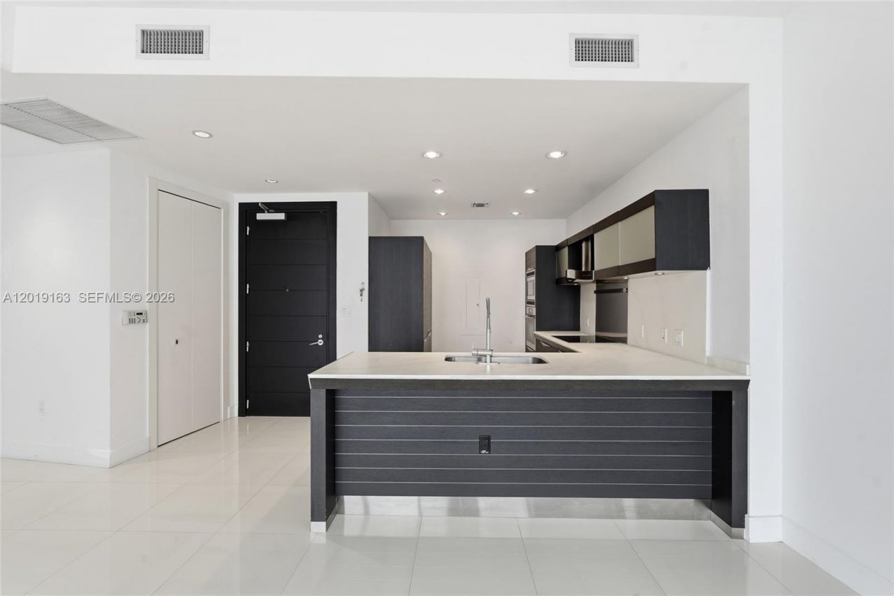 200 Biscayne Boulevard Way , Unit 4904, Miami, FL 33131 Photo