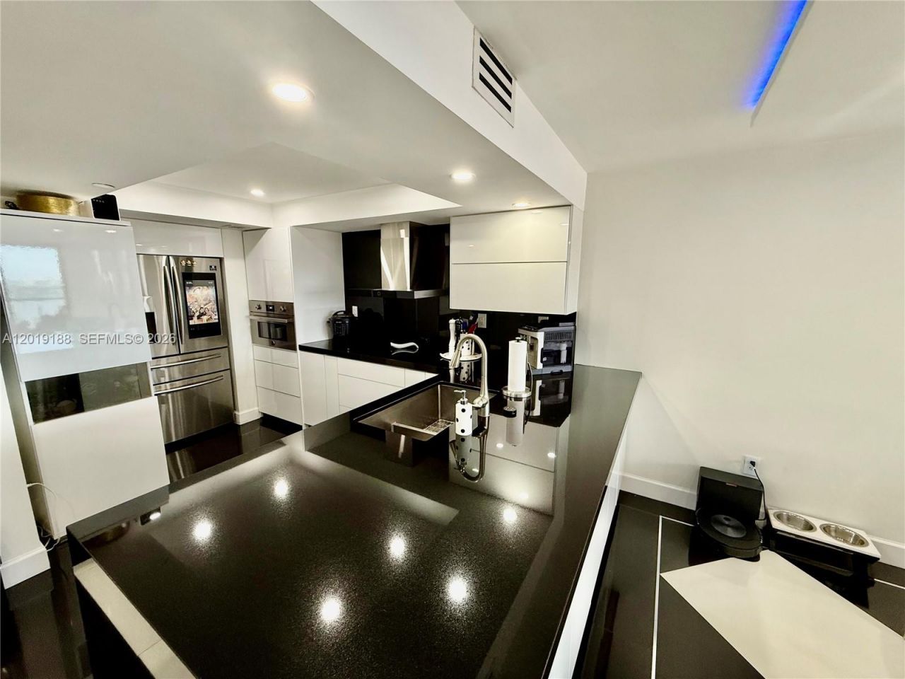 555 NE 15th St , Unit 15H, Miami, FL 33132 Photo