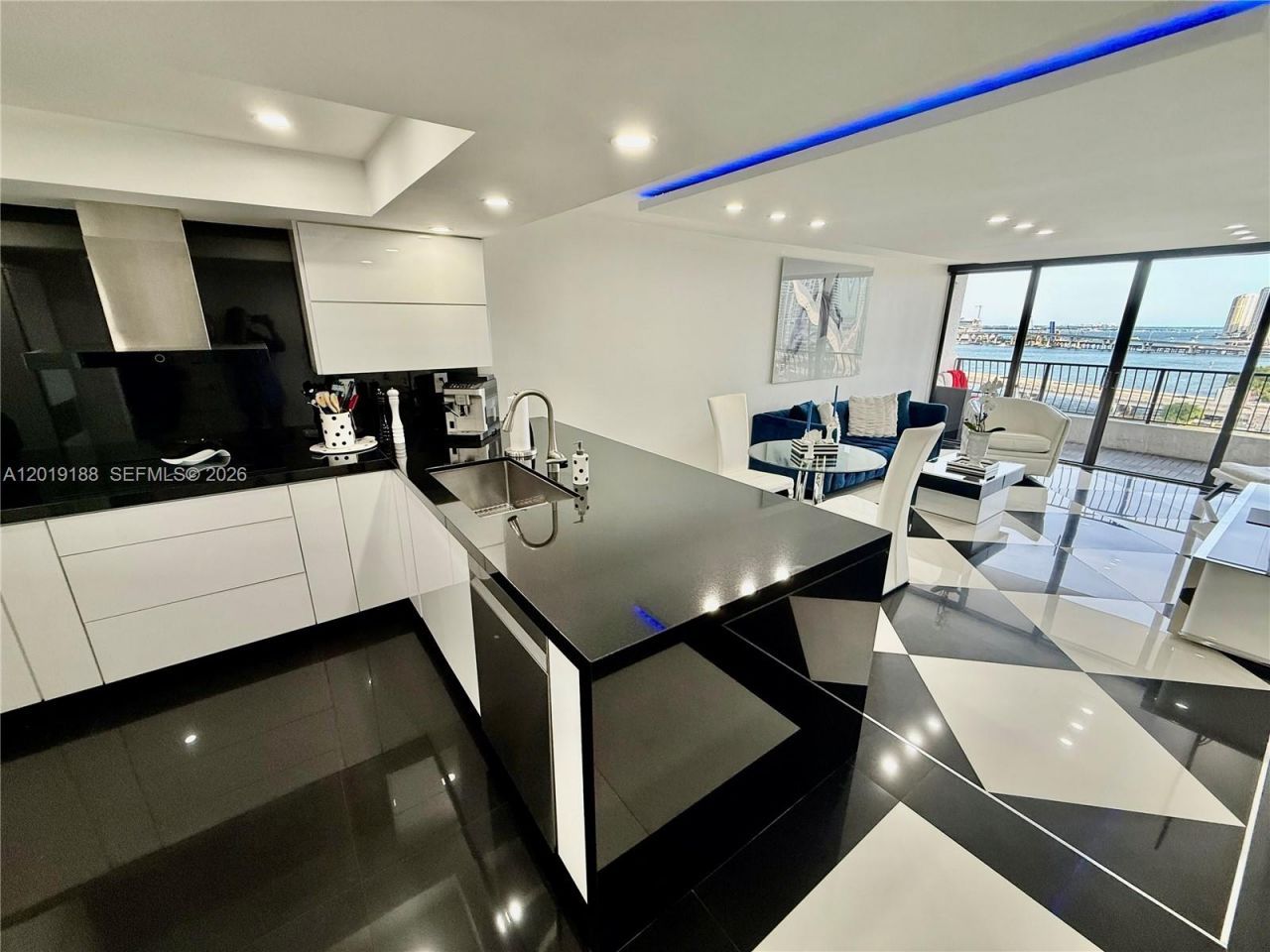555 NE 15th St , Unit 15H, Miami, FL 33132 Photo