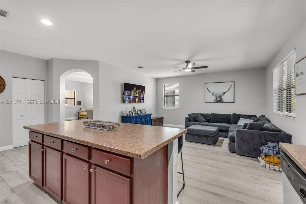 633 SE 35th Ter, Homestead, FL 33033 Photo