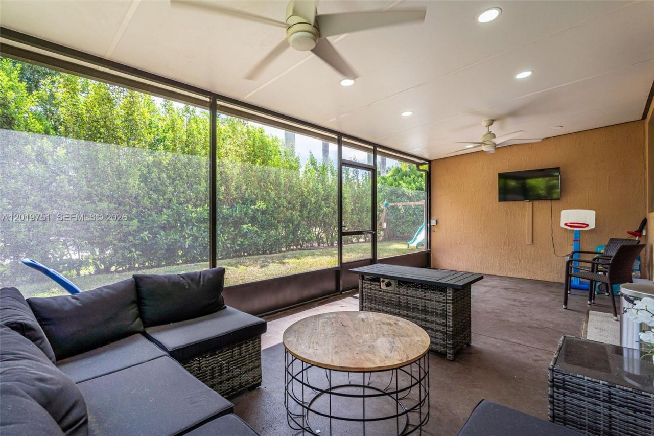 633 SE 35th Ter, Homestead, FL 33033 Photo