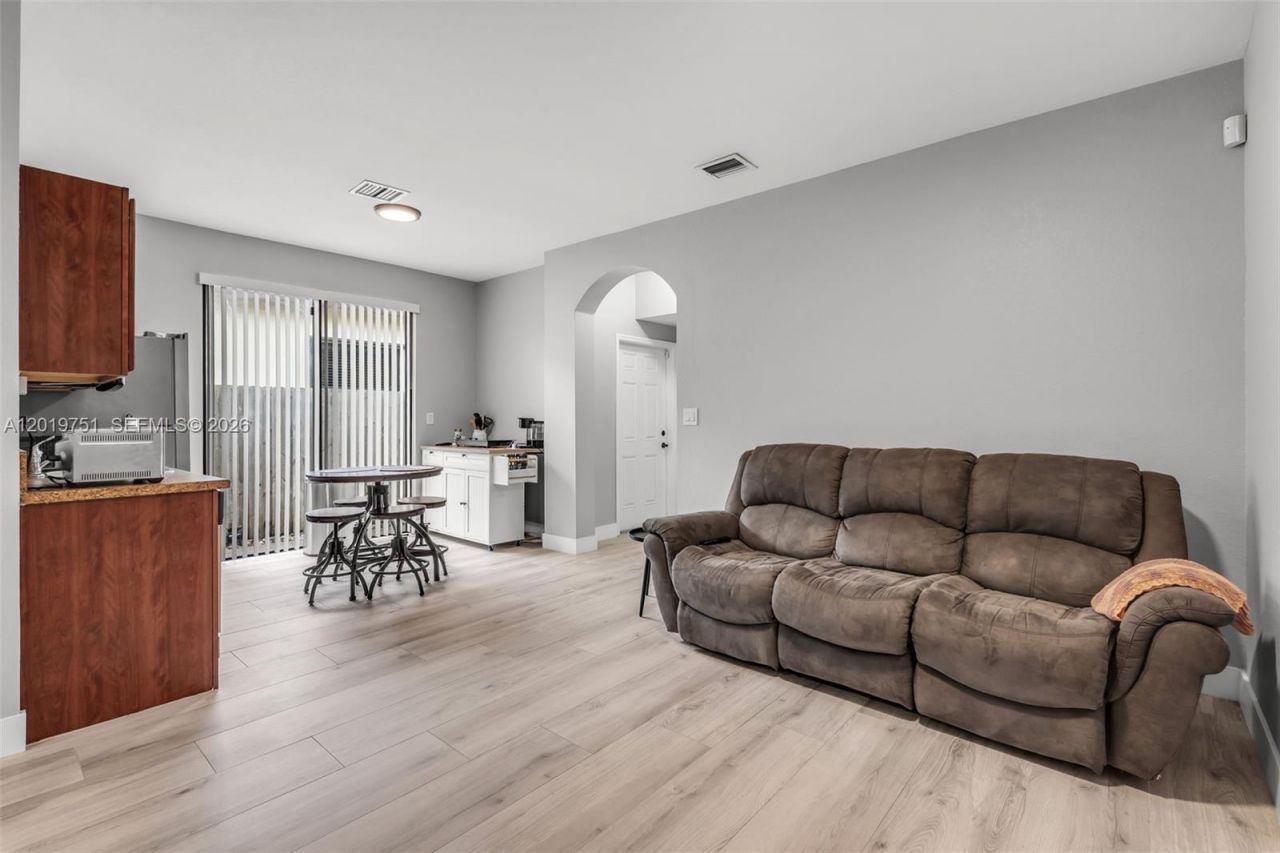 633 SE 35th Ter, Homestead, FL 33033 Photo