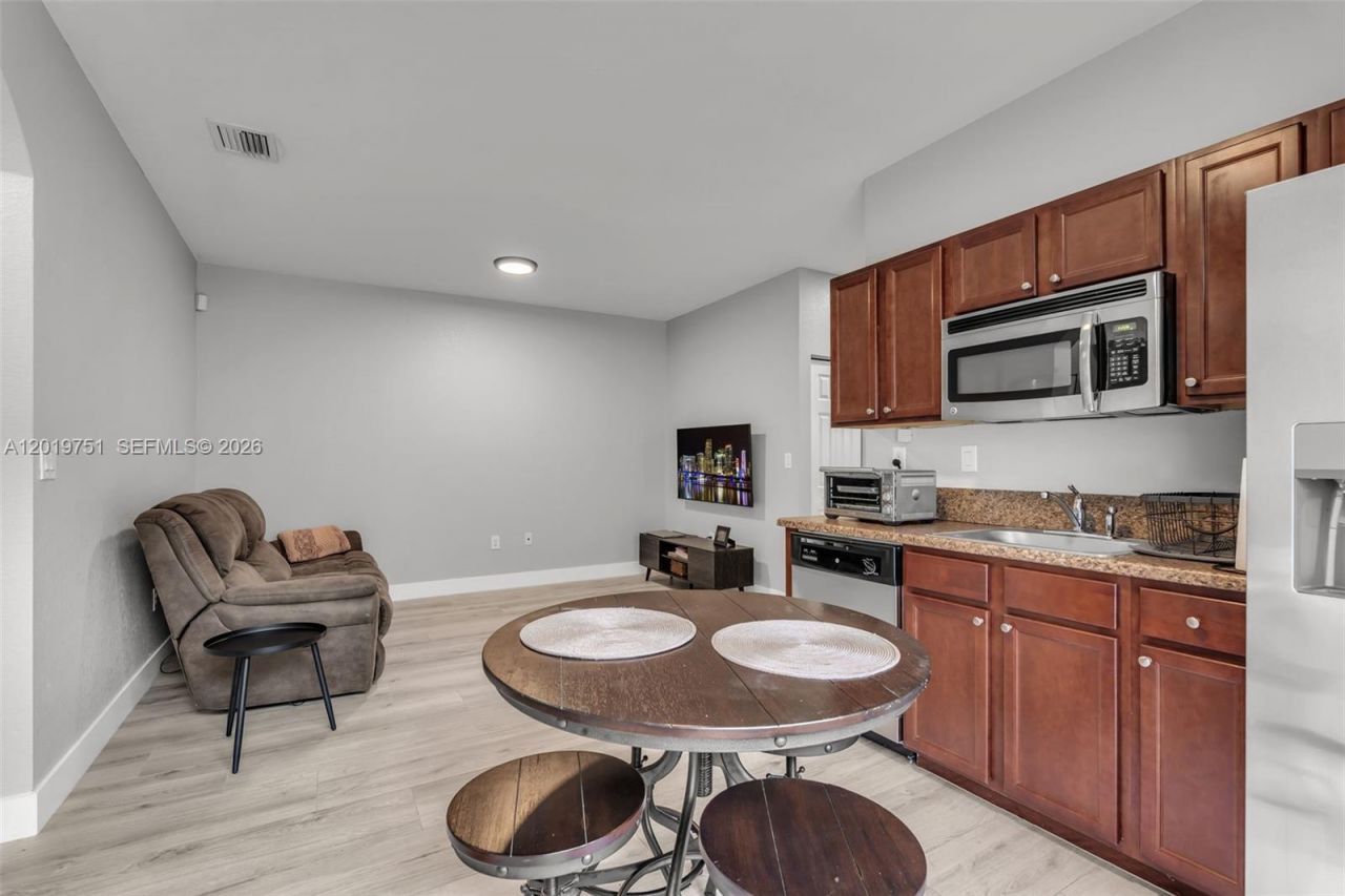 633 SE 35th Ter, Homestead, FL 33033 Photo