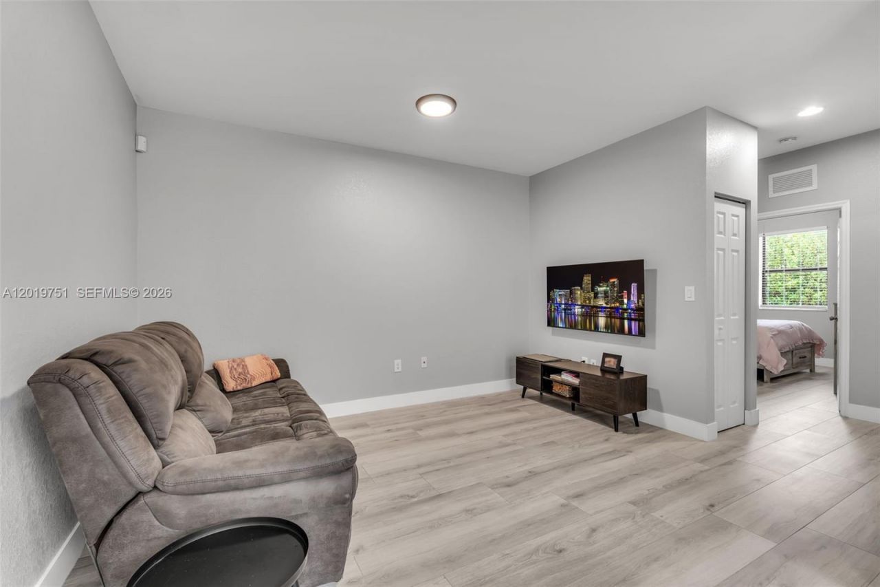 633 SE 35th Ter, Homestead, FL 33033 Photo