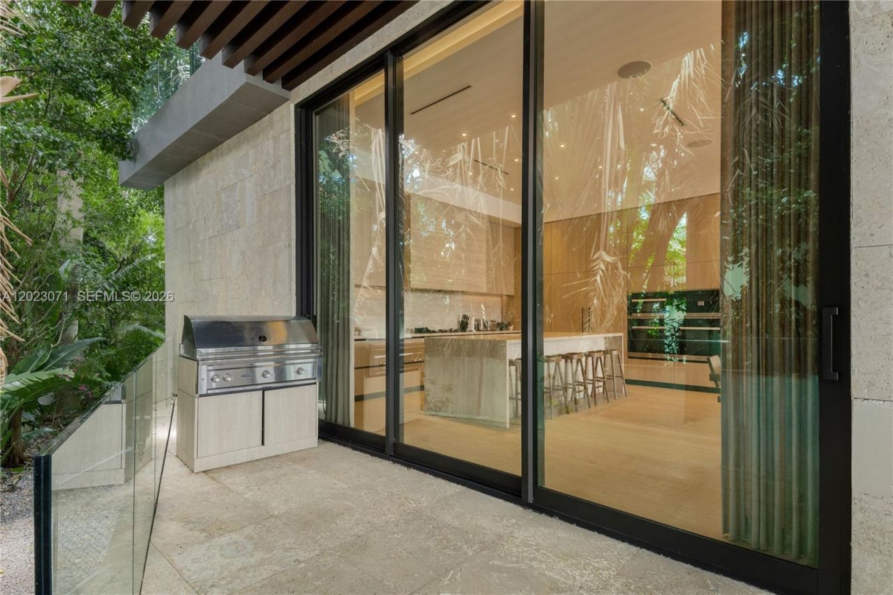 28 W Dilido Dr , Miami Beach, FL 33139 Photo