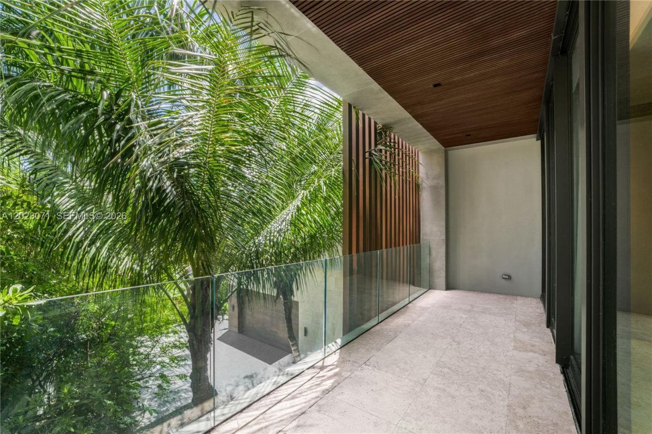 28 W Dilido Dr , Miami Beach, FL 33139 Photo
