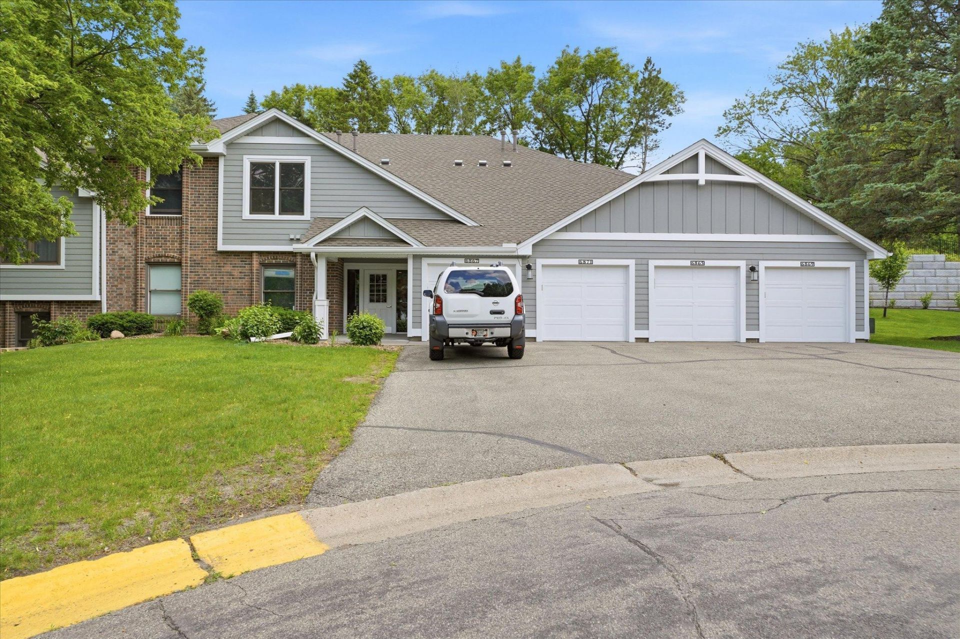 6869 Langford Drive , Edina, MN 55436