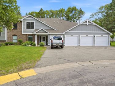 6869 Langford Drive, Edina, MN 55436