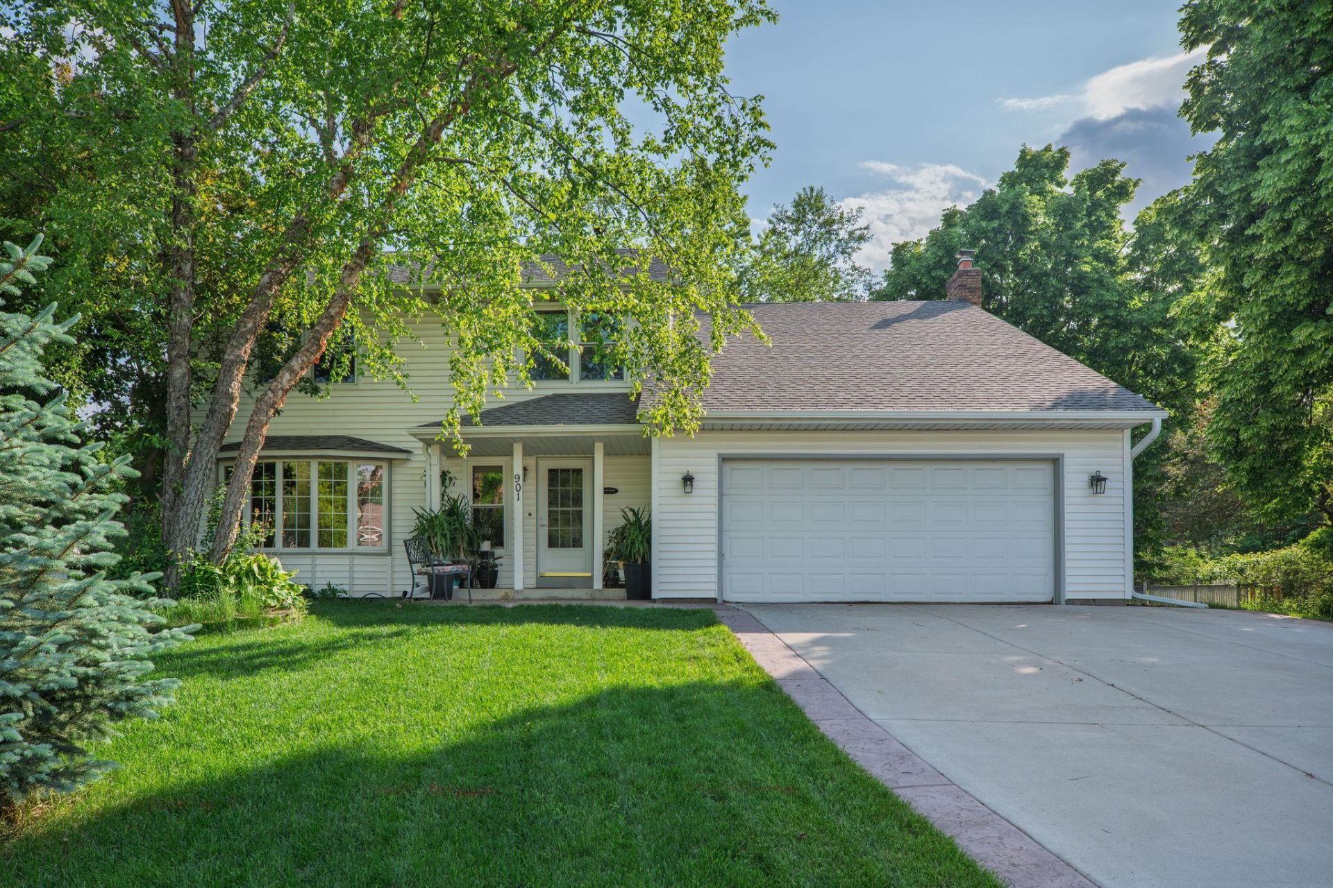 901 Southwind Drive, Burnsville, MN 55306