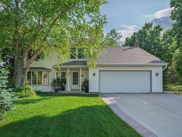 901 Southwind Drive, Burnsville, MN 55306