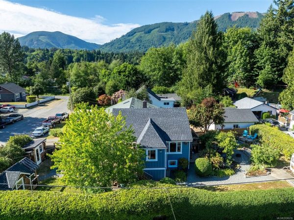 37 Cowichan Ave W, Lake Cowichan, BC V0R 2G0