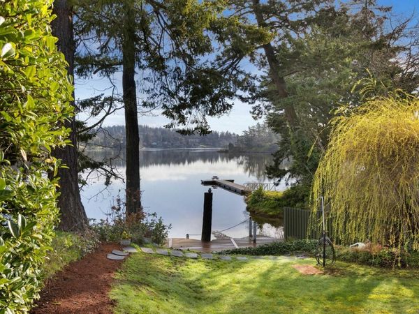 66 Kingham Pl , View Royal, BC V9B 1L8