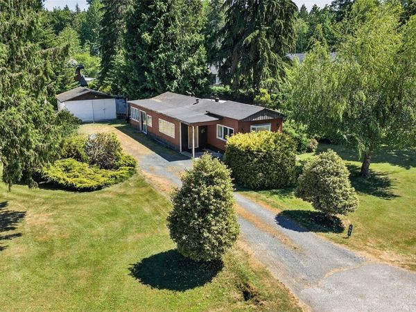 695 Barclay Cres N, Parksville, BC V9P 1X9