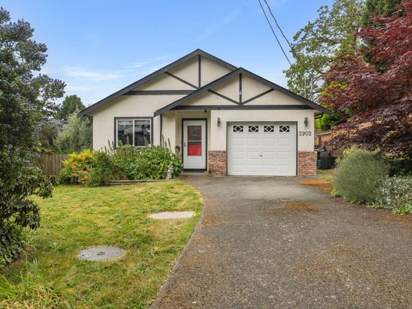2902 Irma St , Victoria, BC V8Z 3R4