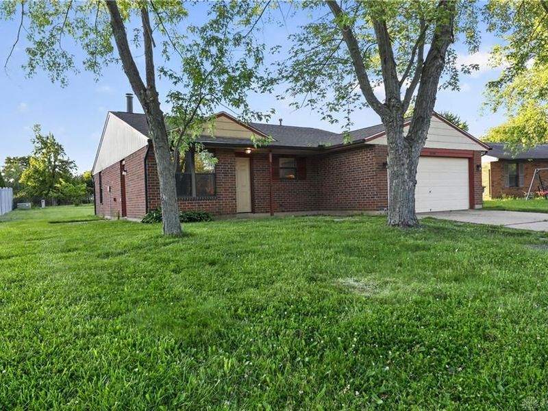 8454 Trowbridge Way, Huber Heights, OH 45424 Photo 4