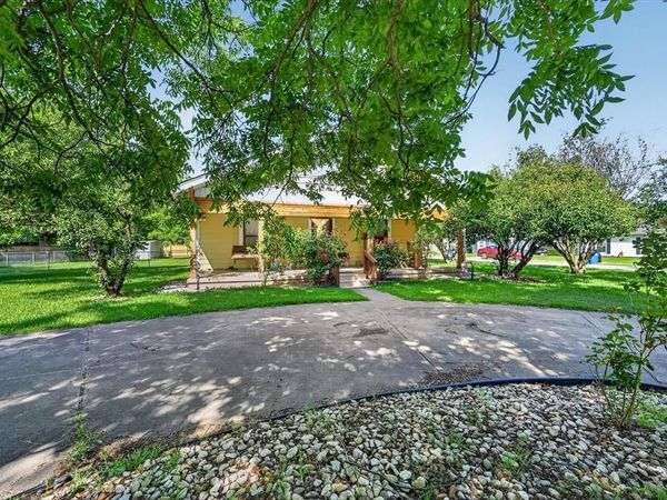 801 S Hall Street, Ennis, TX 75119