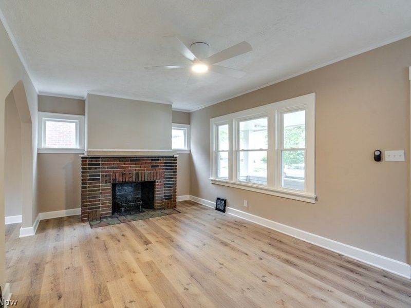 925 E 224th Street , Euclid, OH 44123 Photo 4