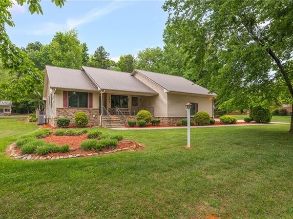 104 Willowbrook Drive , Thomasville, NC 27360
