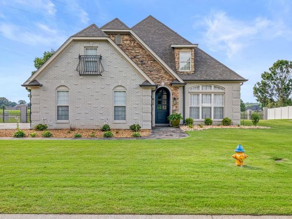 214 Plantation Springs Dr, Florence, AL 35630