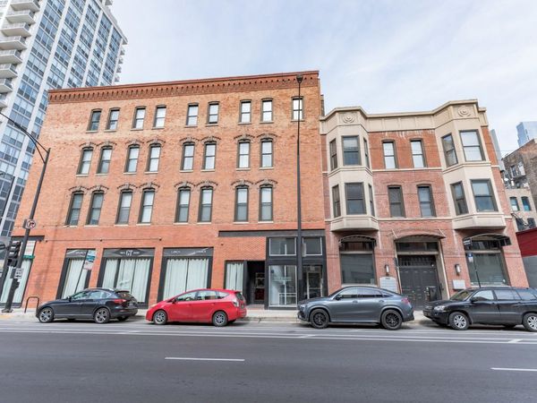 166 W Grand Avenue , Unit 2B, Chicago, IL 60654