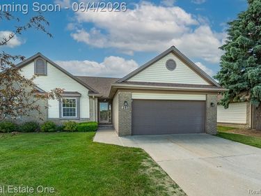 283 Whispering Hill, Commerce Twp, MI 48390