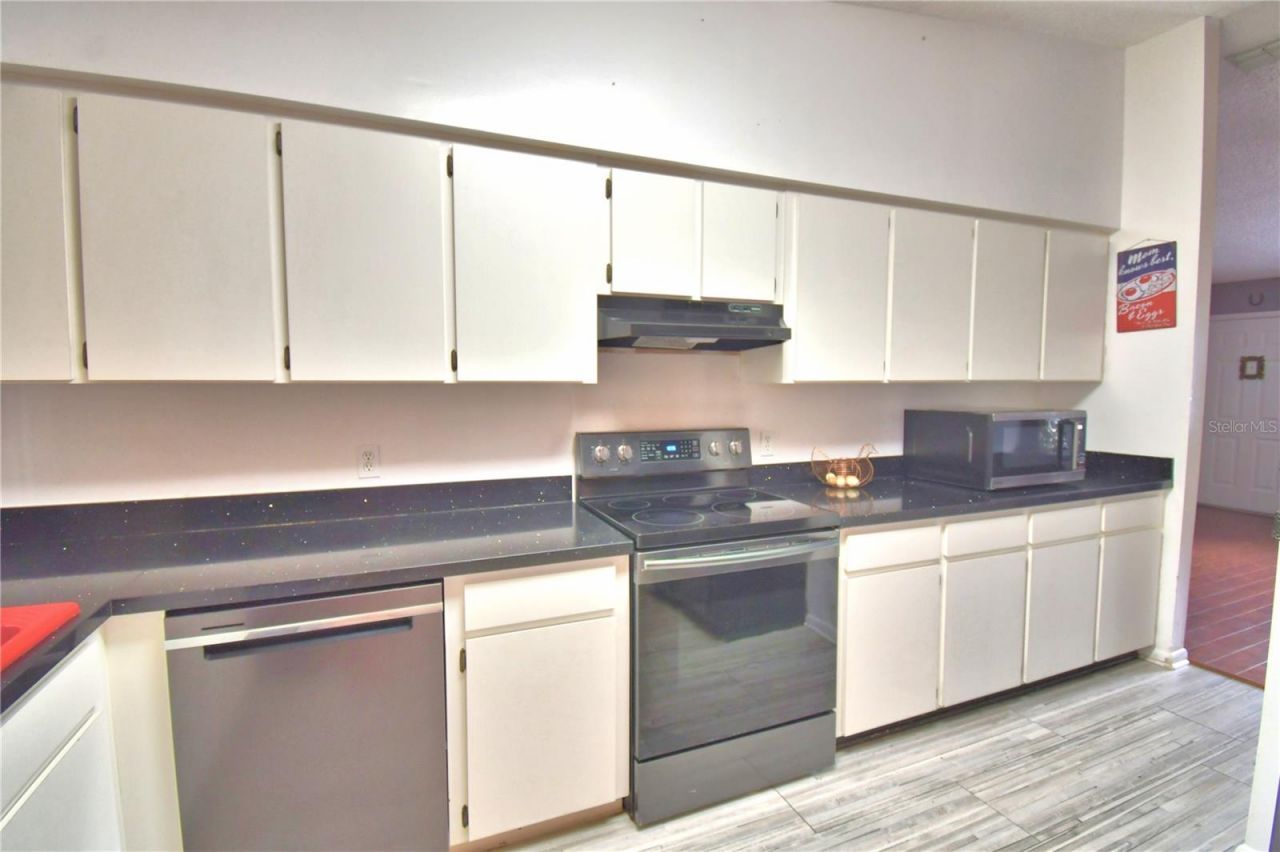 4853 Colonnades Circle E, Lakeland, FL 33811 Photo