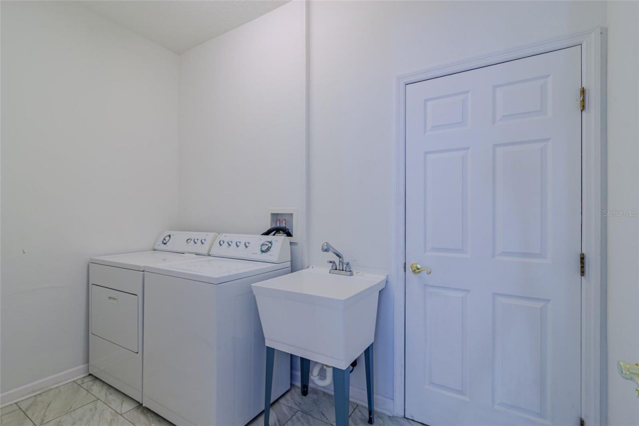 5915 NW 18th Place , Ocala, FL 34482 Photo